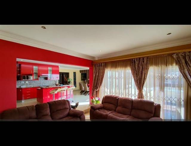 5 BEDROOM HOUSE FOR SALE IN PARKHAVEN